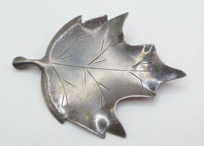 Vintage Stuart Nye Sterling Silver Maple Leaf Brooch 1940s